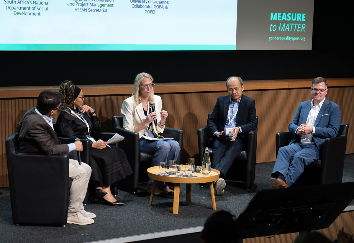 Lyndsay Hayhurst speaking on a panel